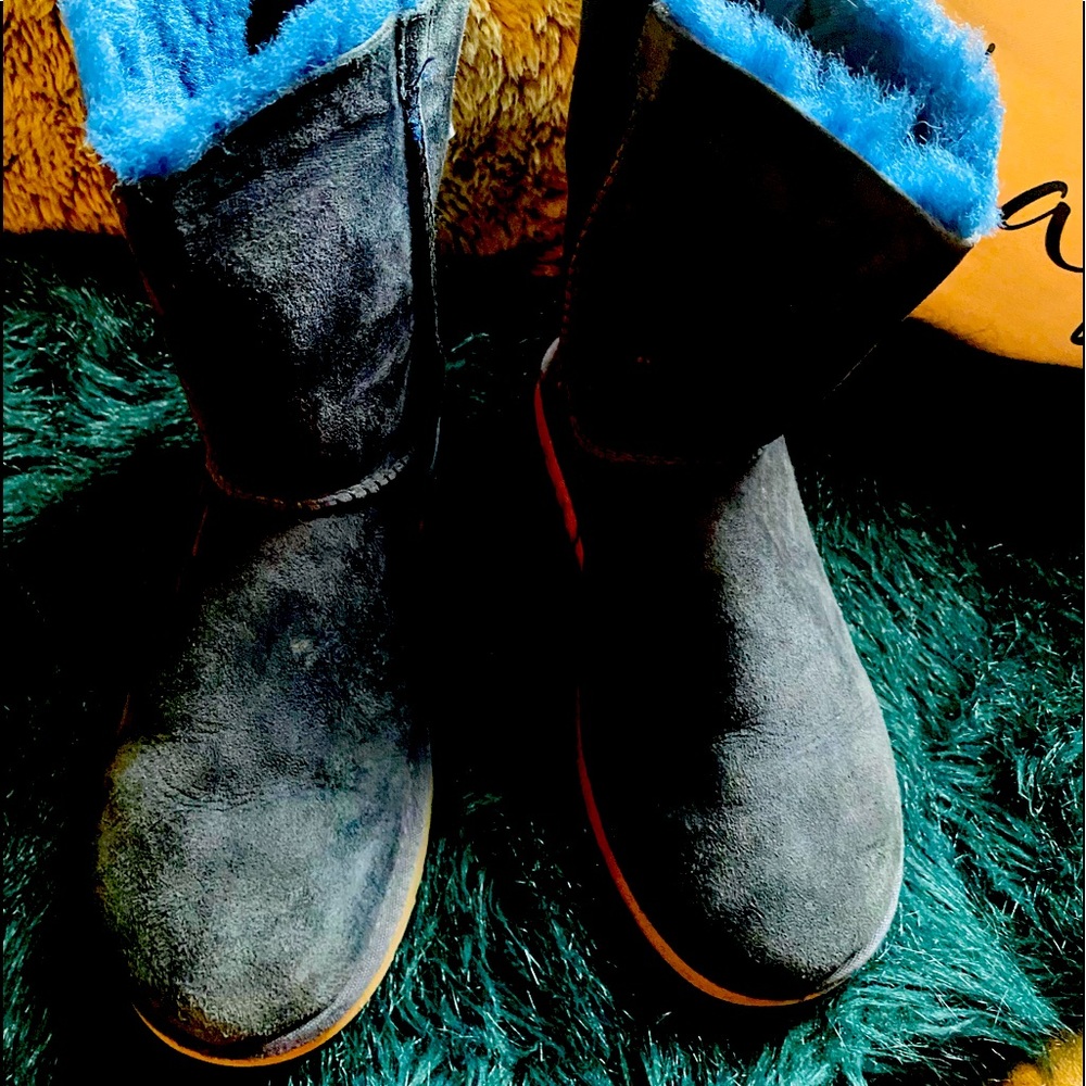 Ugg Bailey Bow ll favorite short booties..